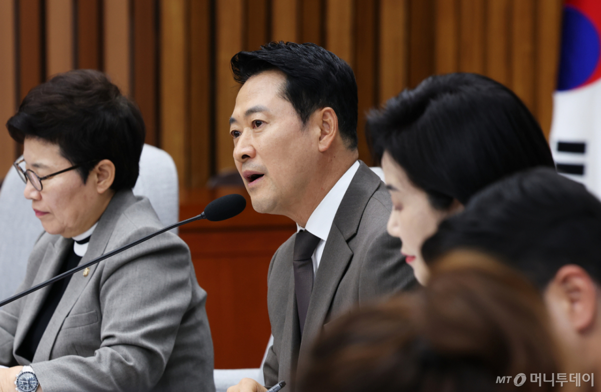(서울=뉴스1) 오대일 기자 = 장동혁 국민의힘 대표가 21일 오후 서울 여의도 국회에서 열린 2027학년도 수시 원서접수 먹통사태, 대입 공정성과 수험생 보호를 위한 긴급 간담회에서 모두발언을 하고 있다. 2026.9.21/뉴스1 Copyright © 뉴스1. All rights reserved. 무단 전재 및 재배포, AI학습 이용 금지. /사진=(서울=뉴스1) 오대일 기자