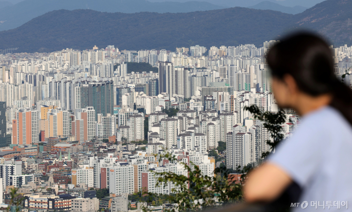 지난 20일 서울 용산구 남산에서 내려다본 아파트 전경./사진=뉴시스