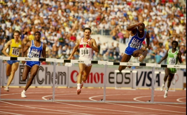 현역 시절 400m 허들에서 질주하고 있는 에드윈 모지스. /사진=세계육상연맹 홈페이지 갈무리