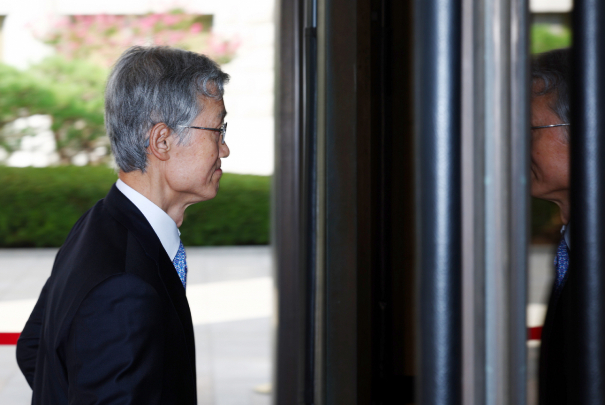 조희대 대법원장이 지난 22일 오전 서울 서초구 대법원 청사로 출근하고 있다/사진=뉴시스