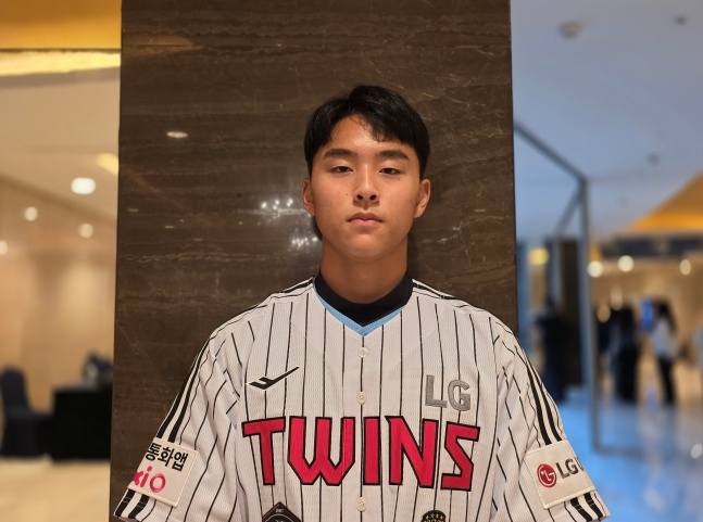휘문고 임호윤이 21일 서울 롯데호텔 월드 크리스탈볼룸에서 열린 2027 KBO 신인드래프트에서 LG의 선택을 받은 뒤 스타뉴스와 인터뷰에 응했다. /사진=김동윤 기자