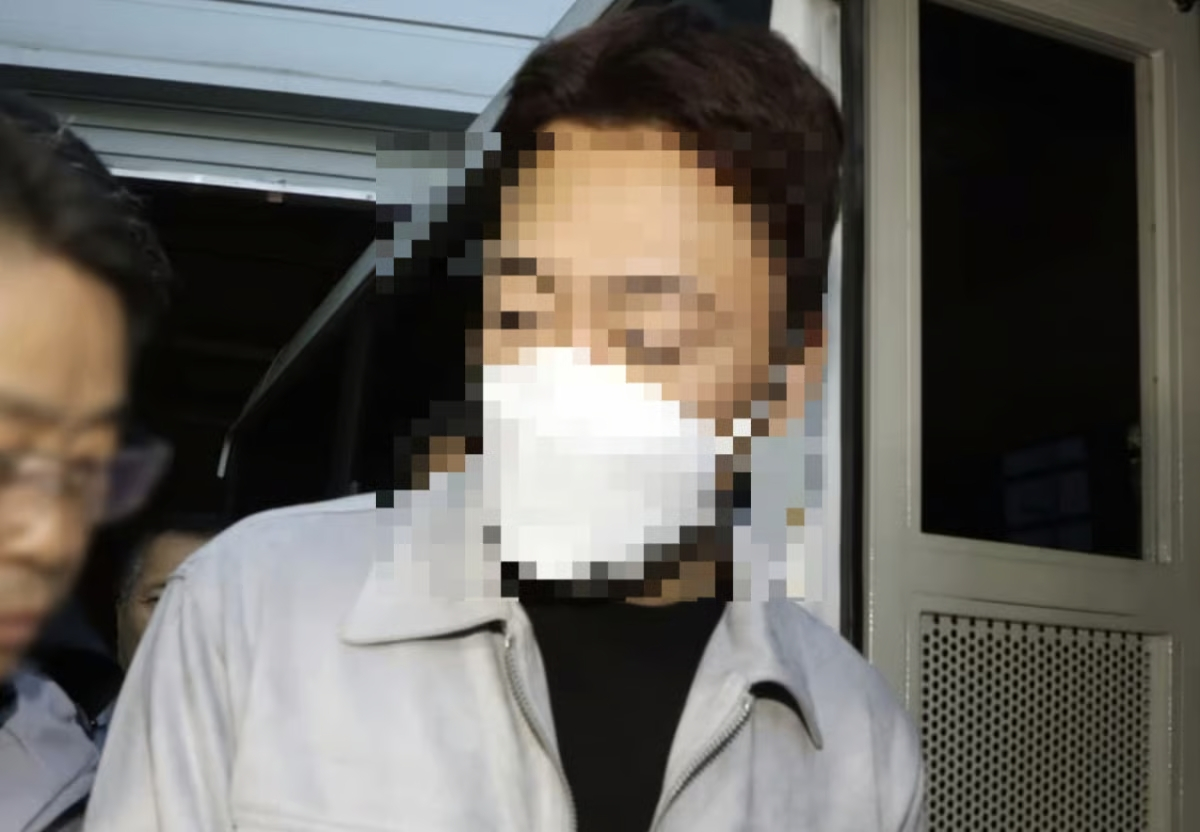 음주 상태로 마세라티를 몰다 오토바이에 타고 있던 20대 연인을 치어 사상케 하고 도주한 김모씨(33)가 광주 서부경찰서에서 검찰로 송치되고 있다. 2024.10.4 /사진=뉴스1
