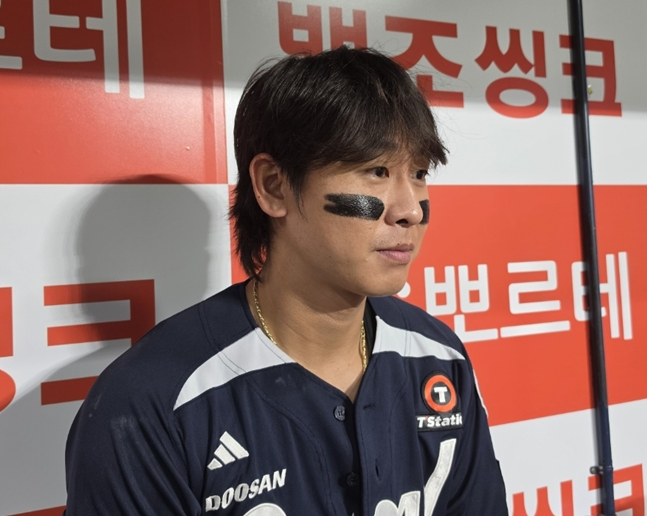 22일 키움 히어로즈전을 마치고 인터뷰를 하고 있는 박찬호. /사진=박수진 기자