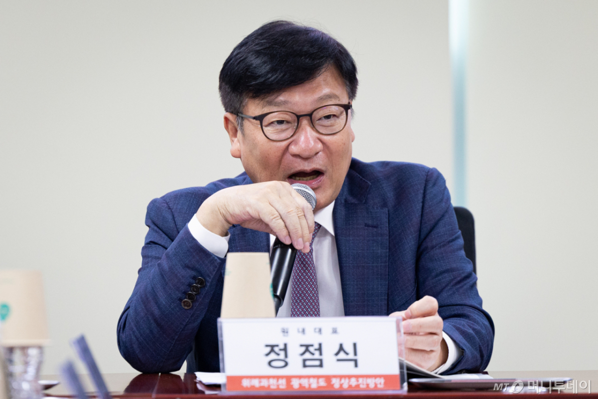 (서울=뉴스1) 유승관 기자 = 정점식 국민의힘 원내대표가 22일 서울 여의도 국회 의원회관에서 열린 위례~과천선 광역철도 정상 추진 방안 국회토론회에서 축사를 하고 있다. 2026.9.22/뉴스1 Copyright © 뉴스1. All rights reserved. 무단 전재 및 재배포, AI학습 이용 금지. /사진=(서울=뉴스1) 유승관 기자