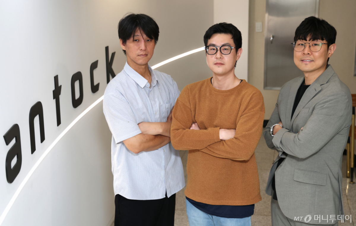 (왼쪽부터) 앤톡을 이끄는 왼쪽 허재식 CTO(최고기술책임자),박재준 대표, 박영준 COO(최고운영책임자) /사진=이기범 기자 leekb@