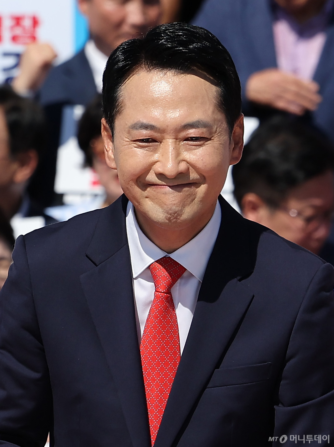 (서울=뉴스1) 김성진 기자 = 장동혁 국민의힘 대표가 22일 서울 여의도 국회 본관 앞 계단에서 열린 이재명 정권 실정 대국민 보고대회에서 발언을 마친 후 미소 짓고 있다. 2026.9.22/뉴스1 Copyright © 뉴스1. All rights reserved. 무단 전재 및 재배포, AI학습 이용 금지. /사진=(서울=뉴스1) 김성진 기자