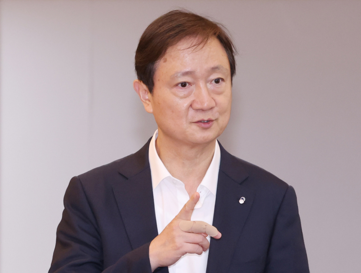 이찬진 금융감독원 원장이 지난 6월29일 오후 서울 종로구 정부서울청사에서 금융소비자보호 정책평가위원회 출범회의에 입장하고 있다. /사진=뉴시스