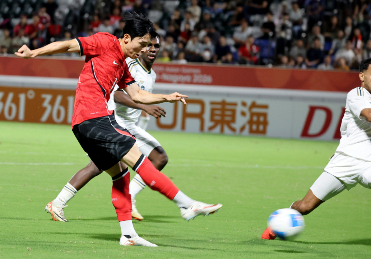 축구대표팀 양민혁이 22일 파로마 미즈호 럭비 스타디움에서 열리는 2026 아이치·나고야 아시안게임 축구 D조 한국과 사우디아라비아 경기 전반 강력한 슈팅을 시도하고 있다.  2026.09.22.  축구대표팀 양민혁이 22일 파로마 미즈호 럭비 스타디움에서 열리는 2026 아이치·나고야 아시안게임 축구 D조 한국과 사우디아라비아 경기 전반 강력한 슈팅을 시도하고 있다.  2026.09.22. /사진=강영조 cameratalks@
