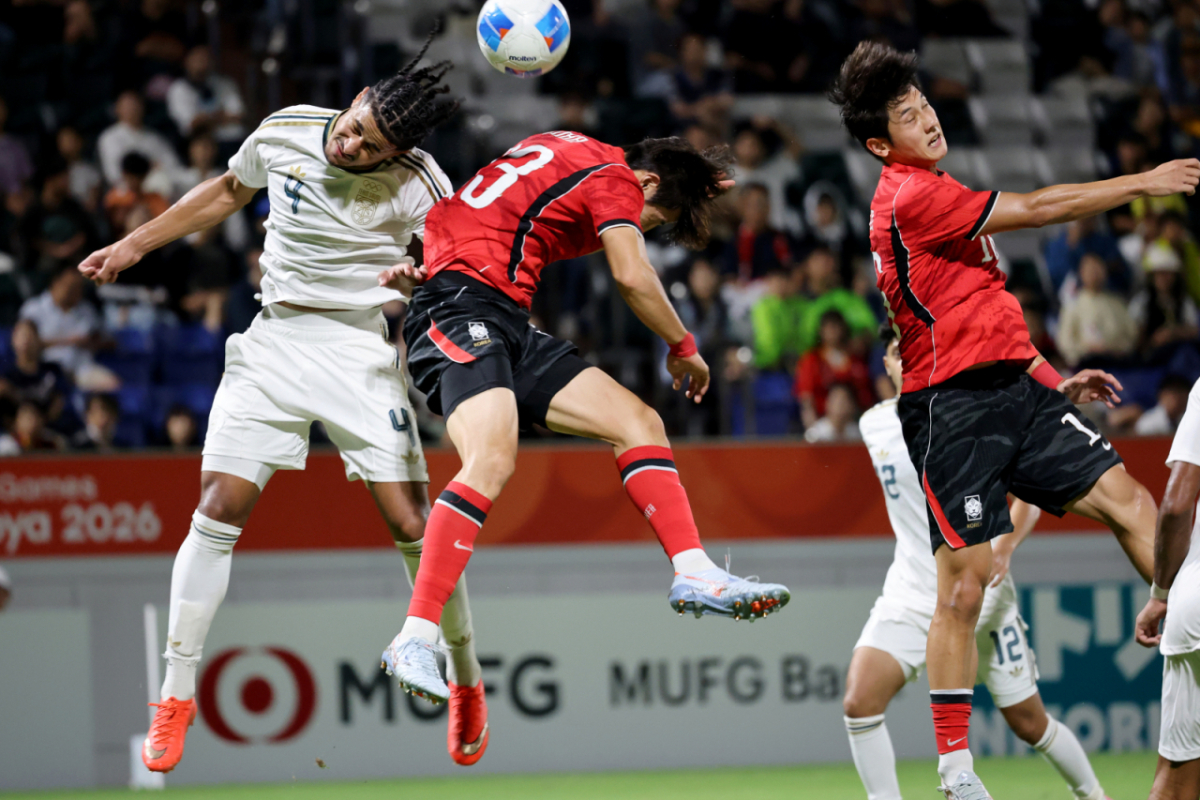 축구대표팀 신민하가 22일 파로마 미즈호 럭비 스타디움에서 열리는 2026 아이치·나고야 아시안게임 축구 D조 한국과 사우디아라비아 경기 후반 헤더를 성공시키고 있다.  2026.09.22. /사진=강영조 cameratalks@