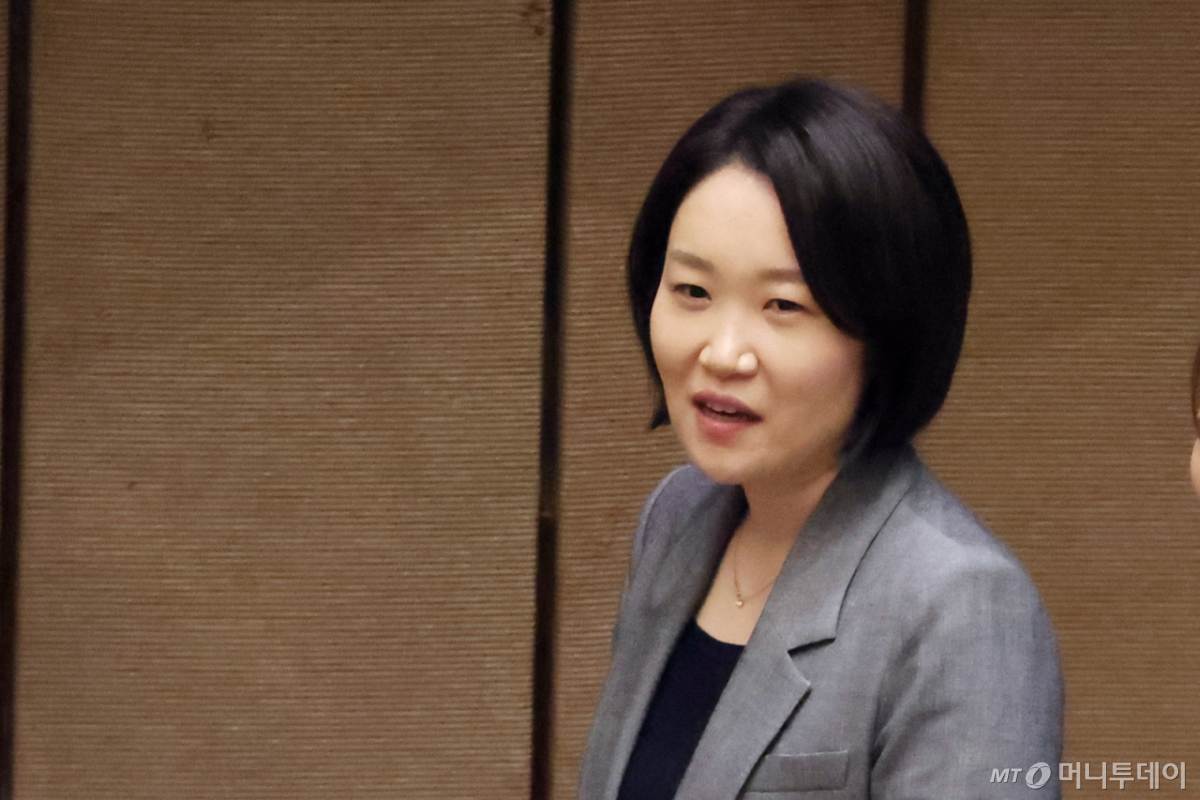 (서울=뉴스1) 황기선 기자 = 이소영 중소벤처기업부 장관 후보자가 17일 오후 서울 여의도 국회에서 열린 제439회 국회(정기회) 제9차 본회의에 참석하고 있다. 2026.9.17/뉴스1 Copyright © 뉴스1. All rights reserved. 무단 전재 및 재배포, AI학습 이용 금지. /사진=(서울=뉴스1) 황기선 기자
