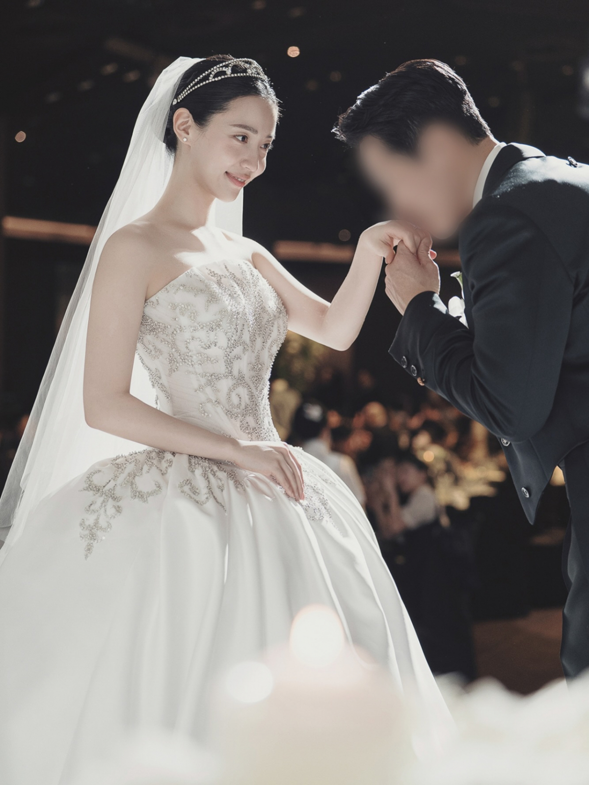 지난 12일 세 살 연상 사업가와 백년가약을 맺은 류화영이 남편 얼굴을 공개했다. /사진=인스타그램 갈무리