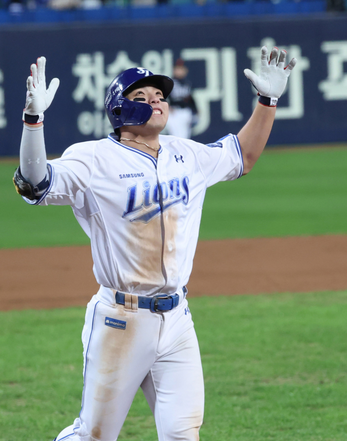 삼성 라이온즈 김영웅이 지난해 10월 22일 한화 이글스와 2025 KBO리그 플레이오프 4차전에서 역전 스리런 홈런을 날리고 기뻐하고 있다. /사진=김진경 대기자