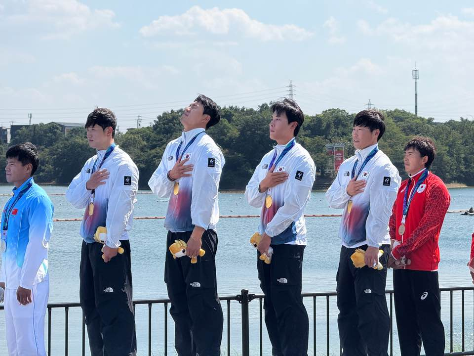 2026 아이치·나고야 아시안게임 금메달을 따낸 카누대표팀. /사진=대한카누연맹 제공