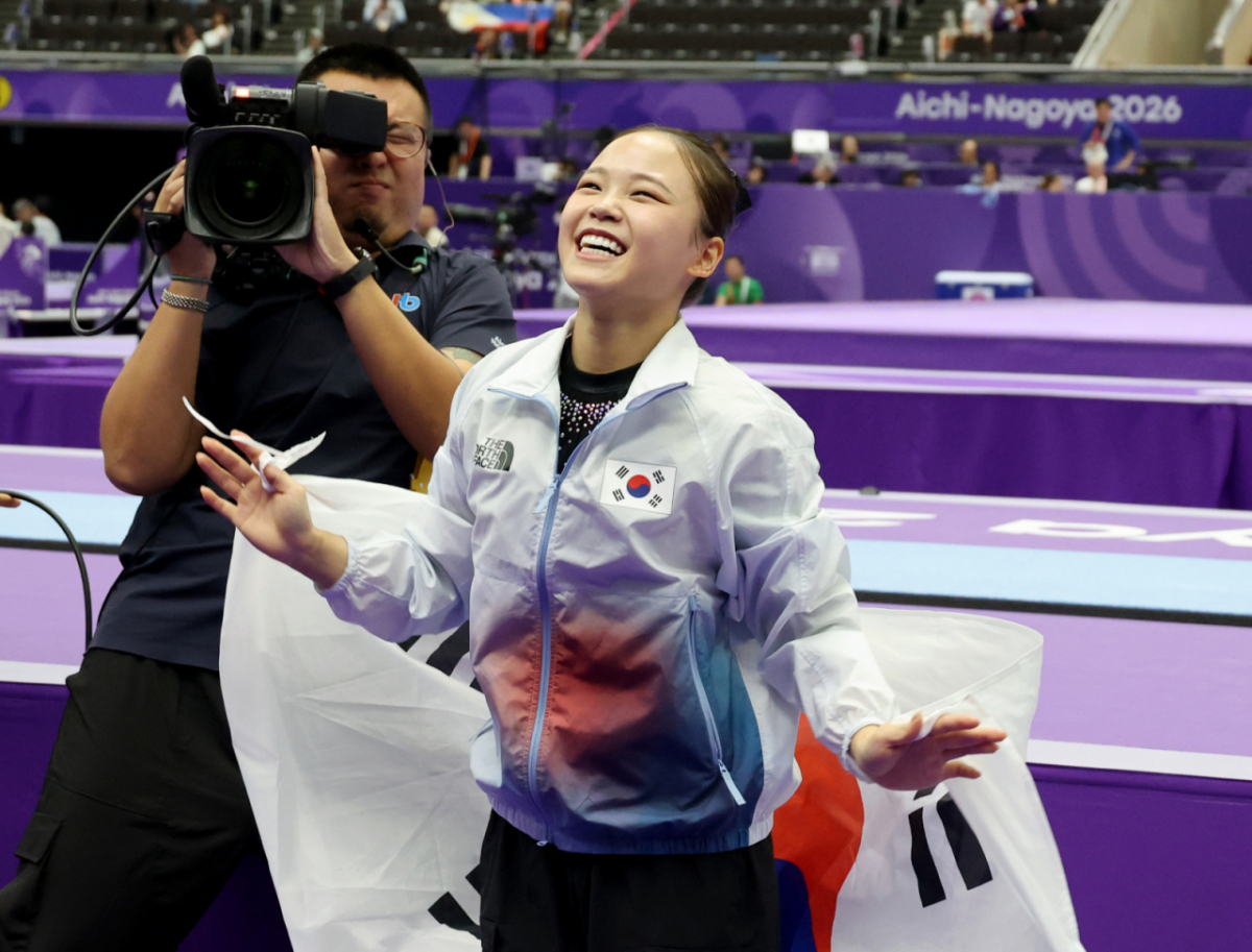 여서정이 24일 나고야 체조경기장에서 열린 2026 아이치·나고야 아시안게임 체조 개인전 여자 도마에서 환상적인 연기를 펼치며 금메달을 따낸 후 태극기 세리머니를 하고 있다. . 2026.09.24. /사진=강영조 cameratalks@