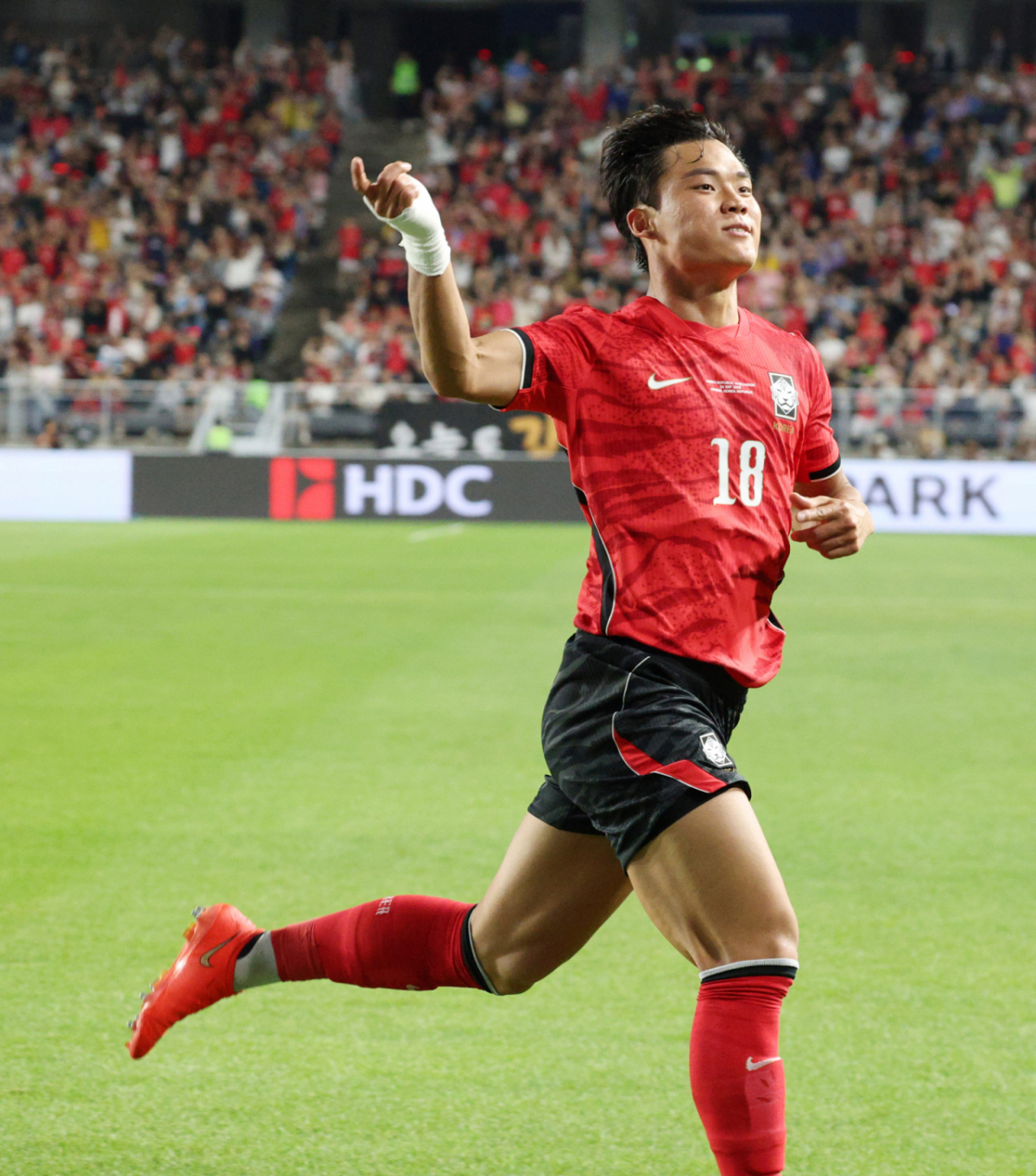 대한민국 축국구가대표팀이 24일 수원월드컵경기장에서 에콰도르와 친선경기를 열었다. 오현규가 첫 골을 터트리고 환호하고 있다. /사진=김진경 대기자