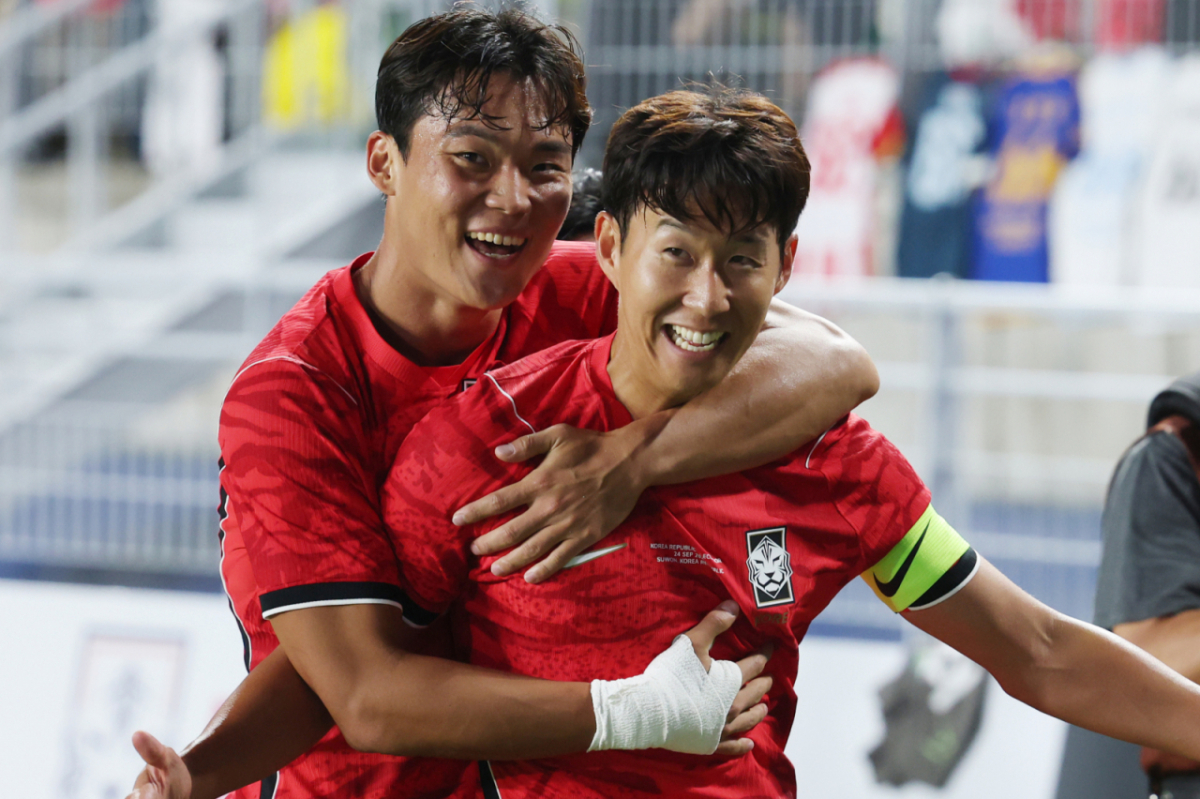 로베르트 모레노 신임 감독 체제로 첫선을 보인 대한민국 축구대표팀이 에콰도르를 3-0으로 완파하며 기분 좋은 출발을 알렸다. 사진은 24일 수원월드컵경기장에서 열린 축구 국가대표 평가전 대한민국과 에콰도르의 경기, 손흥민이 득점을 한 뒤 오현규와 함께 기뻐하는 모습. /사진=뉴스1