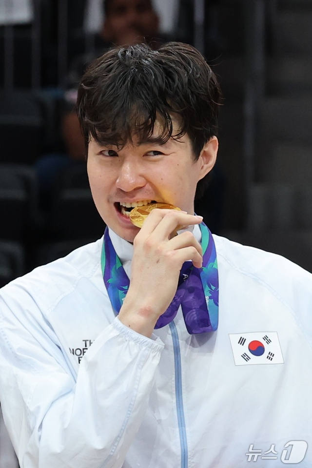 이현중의 금메달 세리머니. /사진=뉴스1 제공