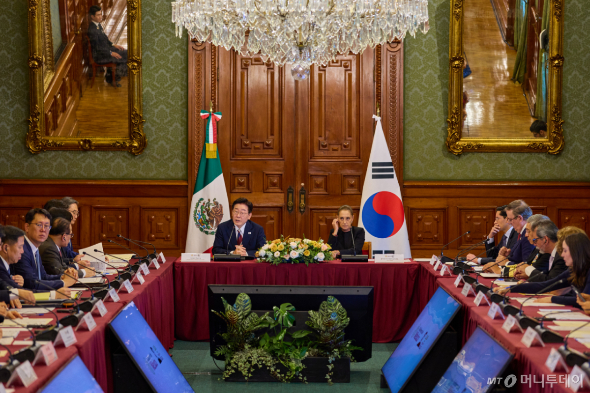 (멕시코시티=뉴스1) 허경 기자 = 이재명 대통령이 24일(현지시간) 멕시코 대통령궁에서 열린 한·멕시코 기업인 간담회에서 발언을 하고 있다. (공동취재) 2026.9.25/뉴스1 Copyright © 뉴스1. All rights reserved. 무단 전재 및 재배포, AI학습 이용 금지. /사진=(멕시코시티=뉴스1) 허경 기자