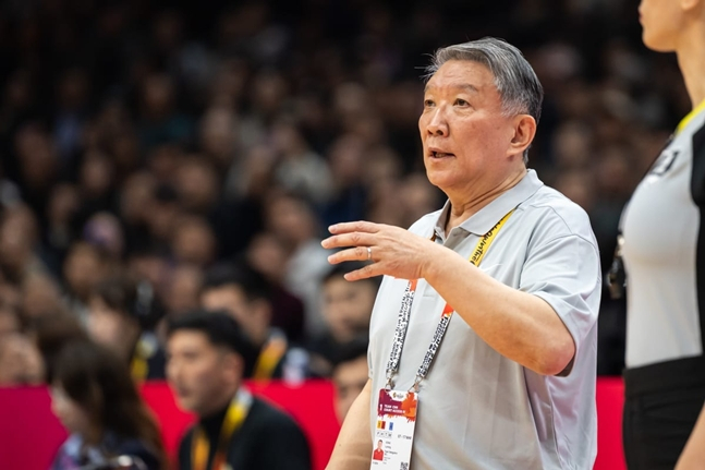 공루밍 중국 여자 농구 대표팀 감독. /사진=FIBA