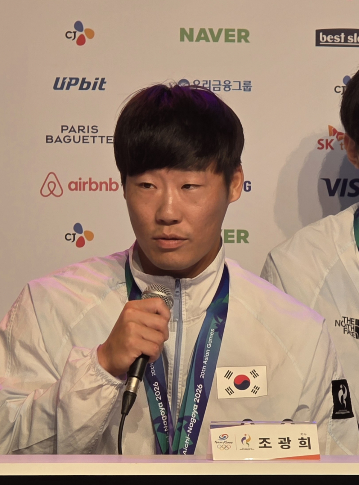 대한민국 카누 국가대표 조광희가 26일 일본 나고야의 코리하우스에서 진행된 금메달리스트 기자회견에서 취재진 질문에 답하고 있다. /사진=김명석 기자