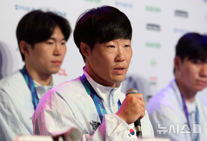 남자 카약 2인승, 4인승 금메달리스트 조광희가 26일 오전(현지 시간) 일본 아이치현 나고야시 코리아하우스에서 열린 금메달리스트 기자회견에 참석해 소감을 전하고 있다. /사진=뉴시스