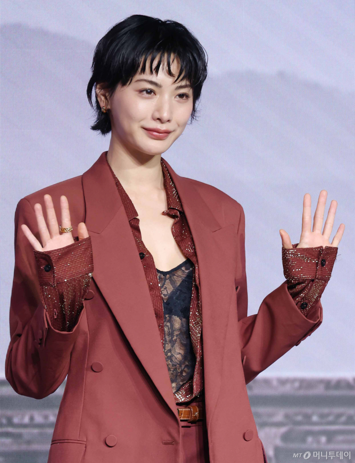배우 나나가 9일 오후 서울 JW 메리어트 동대문에서 진행된 넷플릭스 오리지널 시리즈 '스캔들' 제작발표회에 참석해 포즈를 취하고 있다. 조선시대 여성으로만 갇혀 살기에는 뛰어난 재능을 가진 여인 ‘조씨부인’과 조선 최고의 연애꾼 ‘조원’이 벌이는 발칙하고도 위험한 사랑 내기, 그리고 그 내기에 얽힌 한 여인 ‘희연’의 이야기 '스캔들'은 오는 18일 공개된다. /2026.09.08 /사진=이동훈 photoguy@