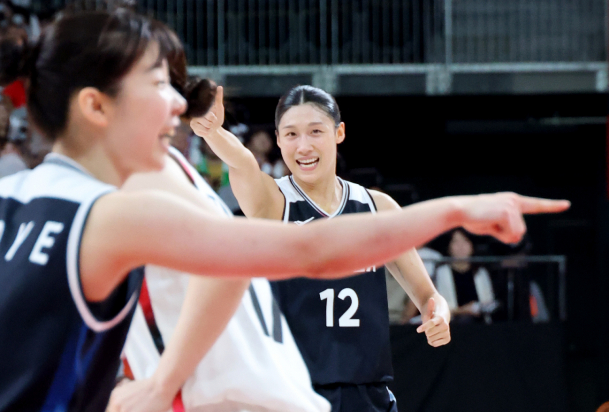 대한민국 이해란이 26일 일본 나고야 IG아레나에서 열리는 2026 아이치·나고야 아시안게임 여자농구 대한민국과 일본의 금메달 결정전에서 득점에 성공한 후 환호하고 있다.  2026.09.26. /사진=강영조 cameratalks@