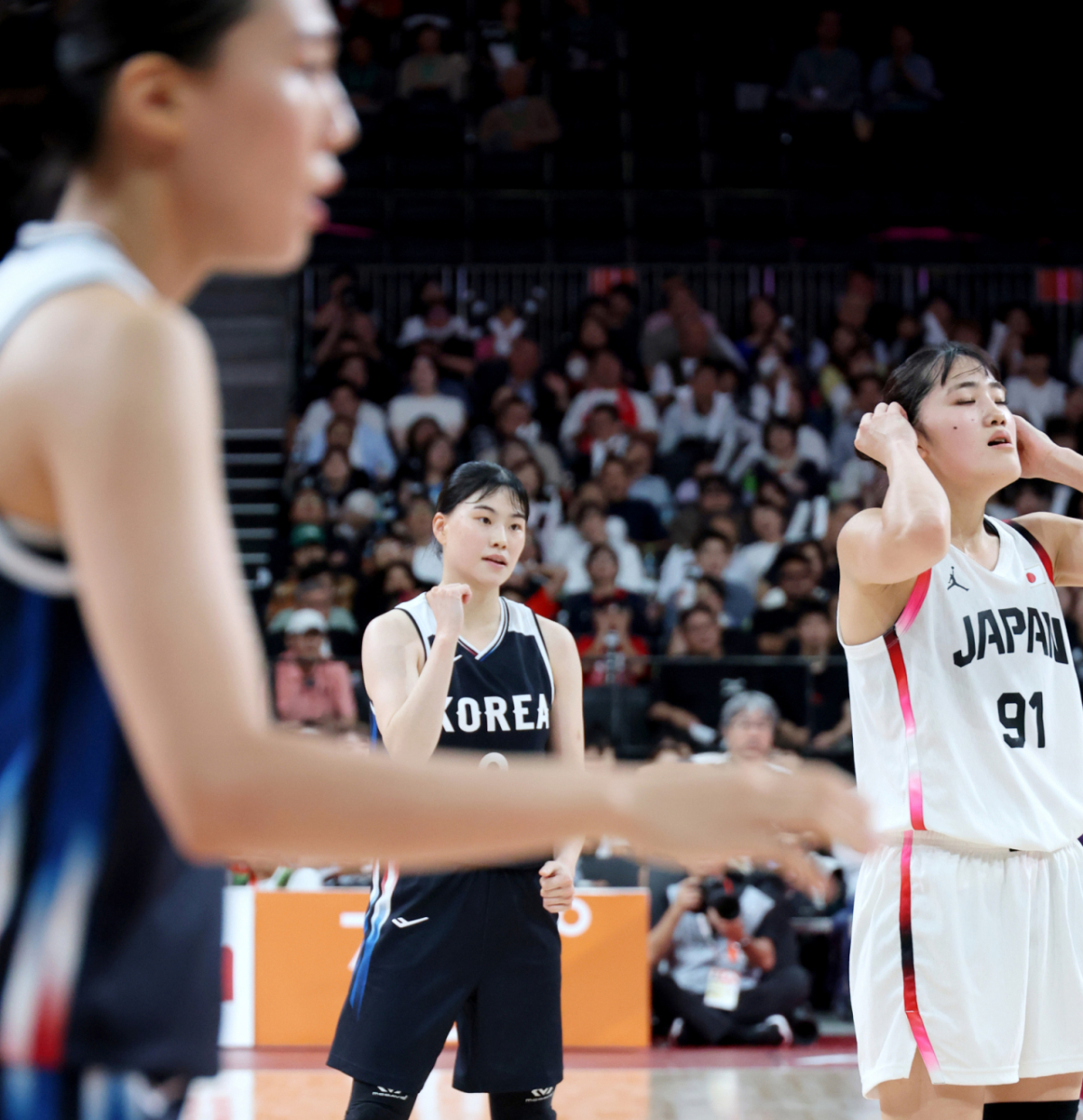 대한민국 이소희가 26일 일본 나고야 IG아레나에서 열리는 2026 아이치·나고야 아시안게임 여자농구 대한민국과 일본의 금메달 결정전에서 3점슛을 성공한 후 자축하고 있다.  2026.09.26. /사진=강영조 cameratalks@