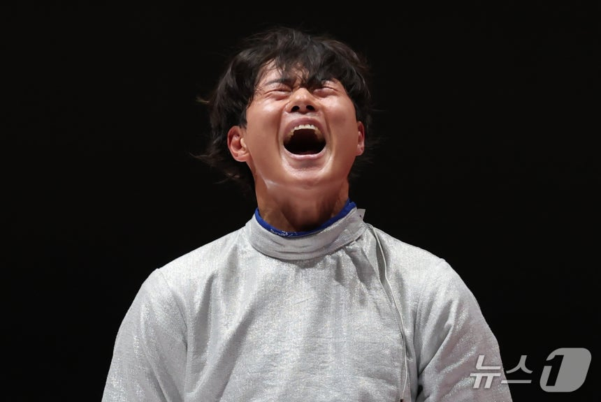 26일 일본 아이치현 도코나메 아이치 스카이 엑스포에서 열린 2026 아이치·나고야 아시안게임 펜싱 남자 사브르 단체전 결승에서 승리하며 아시안게임 4연패를 달성한 오상욱이 포효하고 있다. /사진=뉴스1