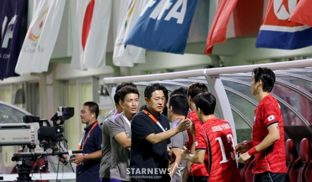 이민성 감독(가운데). /사진=강영조 선임 기자.