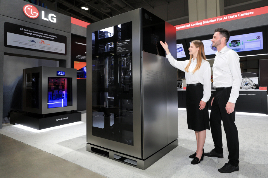 LG전자가 '엔비디아 파트너 네트워크(NPN)'에 '전력 및 공조(Power and Cooling)' 분야 파트너(Preferred)로 정식 등재됐다. 사진은 LG전자가 지난 4월 미국 워싱턴 D.C에서 열린 '데이터센터월드(DCW) 2026'에서 선보인 칠러·냉각수 분배장치(CDU) 제품./사진제공=LG전자