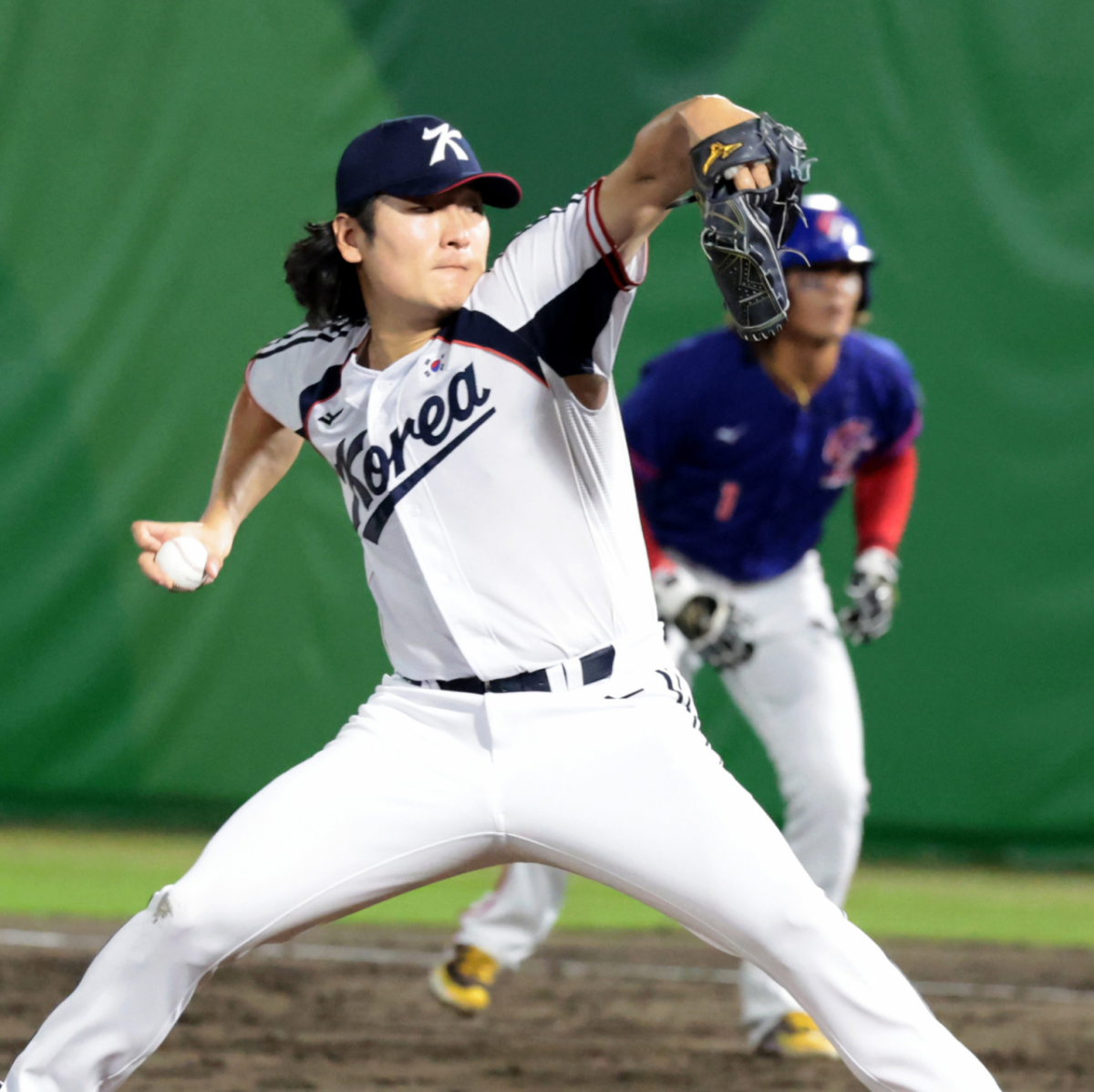 야구대표팀 선발투수 곽빈이 21일 아이치현 오카자키 시민구장에서 열리는 2026 아이치·나고야 아시안게임 야구 조별리그 대한민국과 대만경기에서 6회초 수비도 무실점으로 이어가고 있다. 2026.09.21. /사진=강영조 선임기자