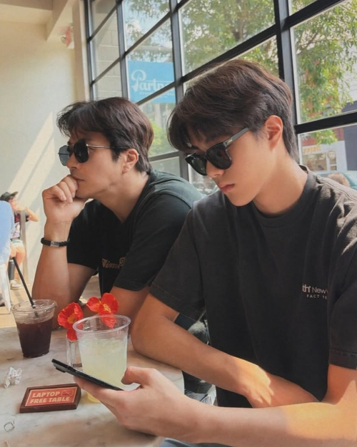Actors Kwon Sang-woo, left, and his son Luke-hee / Captured from Son Tae-young Instagram