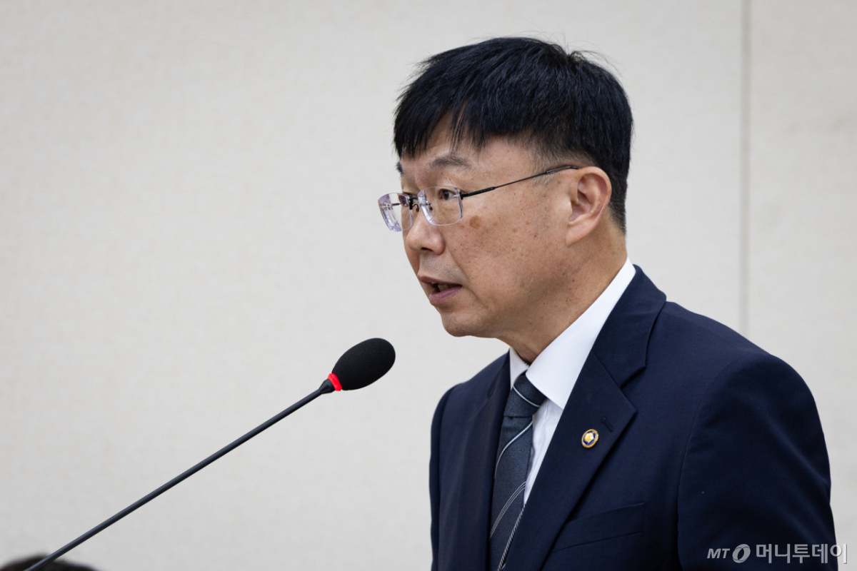 (서울=뉴스1) 유승관 기자 = 안형준 국가데이터처장이 20일 서울 여의도 국회에서 열린 제438회 국회(임시회) 재정경제기획위원회 제1차 전체회의에 출석해 2025회계연도 결산 및 예비비지출 관련 제안설명을 하고 있다. 2026.8.20/뉴스1 Copyright © 뉴스1. All rights reserved. 무단 전재 및 재배포, AI학습 이용 금지. /사진=(서울=뉴스1) 유승관 기자