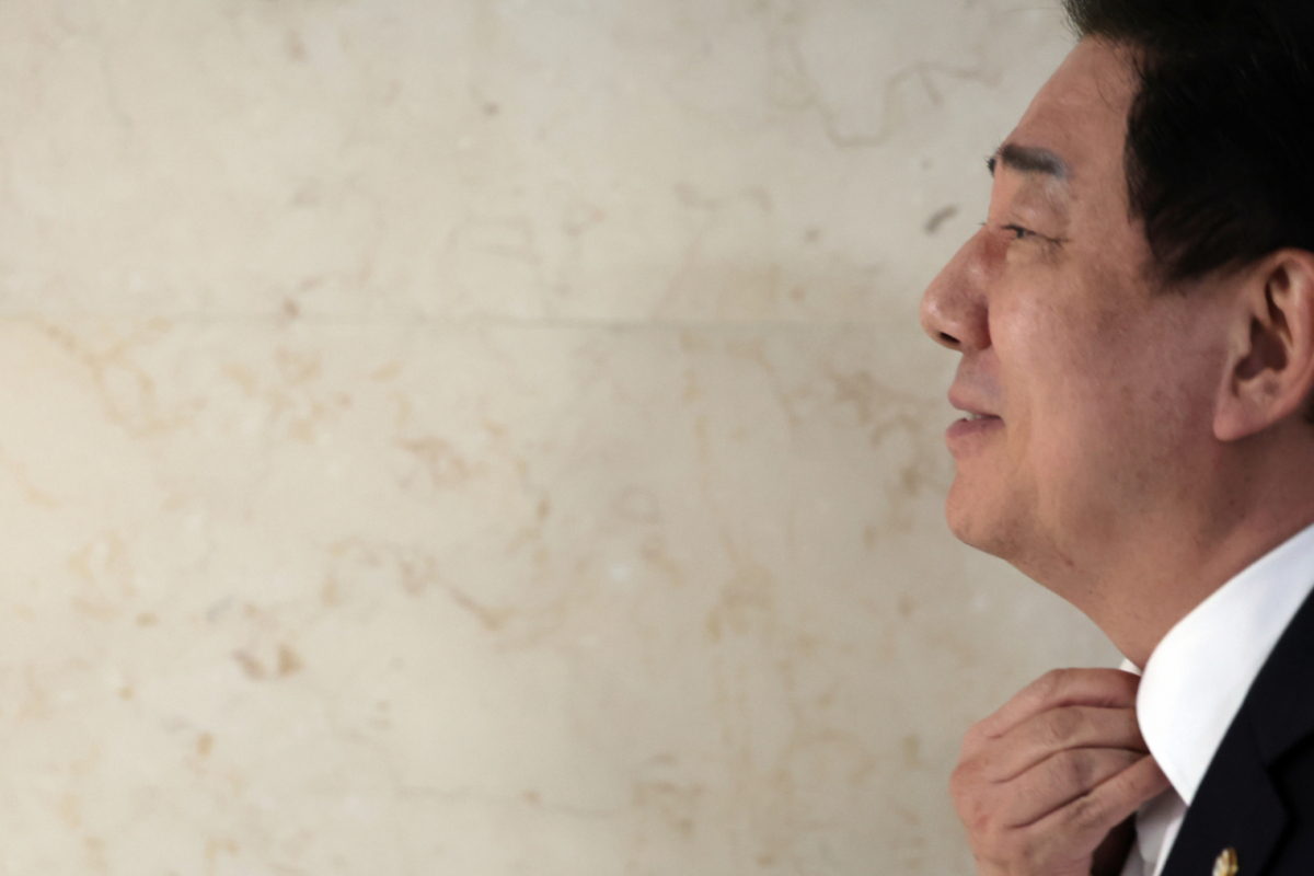 김병기 무소속 의원이 9월7일 오후 서울 여의도 국회 의원회관 의원실을 나서고 있다. 이날 경찰은 각종 비위 의혹을 받는 김 의원에 대한 구속영장을 신청했다./사진=뉴스1.
