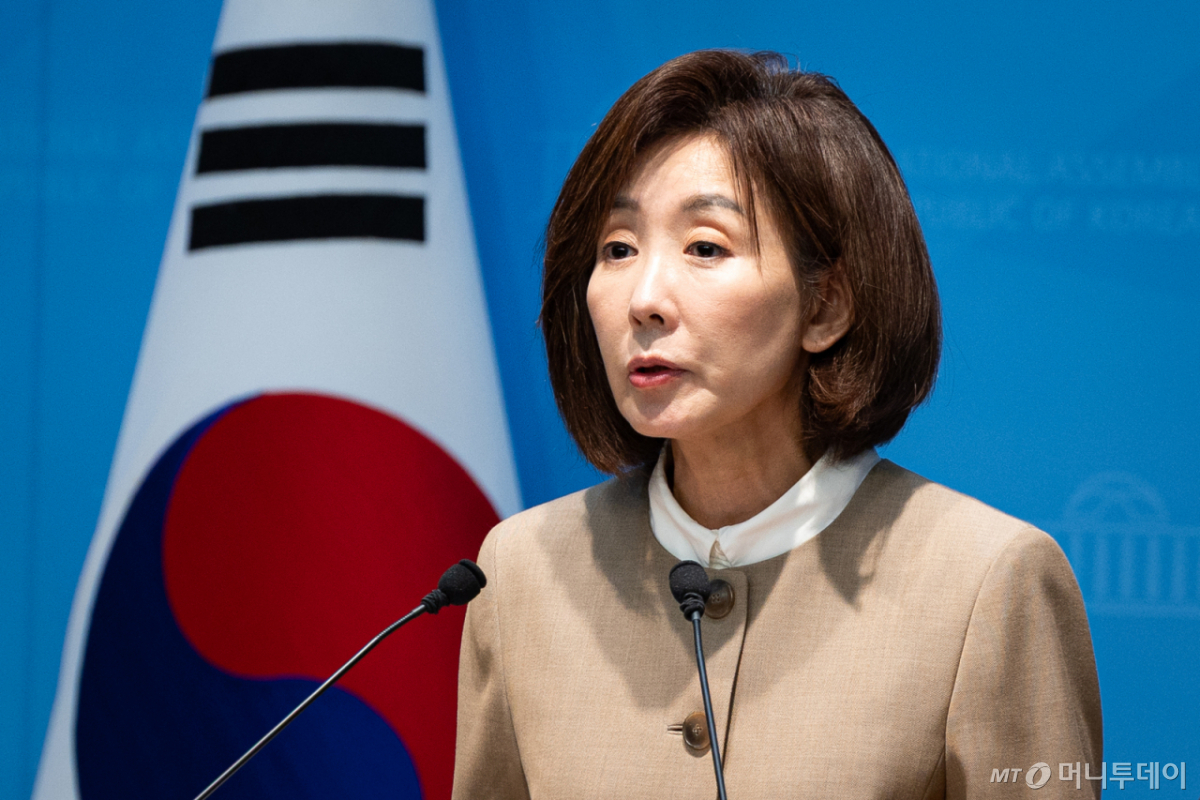 (서울=뉴스1) 유승관 기자 = 나경원 국민의힘 의원이 23일 서울 여의도 국회 소통관에서 북한소행 추정 DMZ 지뢰 발목절단 사고 관련 기자회견을 하고 있다. 2026.9.23/뉴스1 Copyright © 뉴스1. All rights reserved. 무단 전재 및 재배포, AI학습 이용 금지. /사진=(서울=뉴스1) 유승관 기자