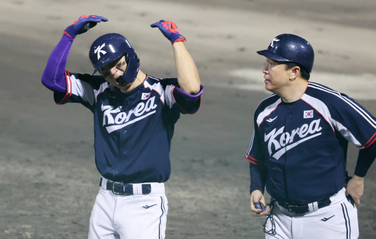 김도영이 27일 일본 아이치현 도요하시 시민구장에서 열린 2026 아이치·나고야 야구 슈퍼라운드 한국과 일본 결승전에서 8회초 역전타를 터트린 후 환호하고 있다. 2026.09.27. /사진=강영조 선임기자