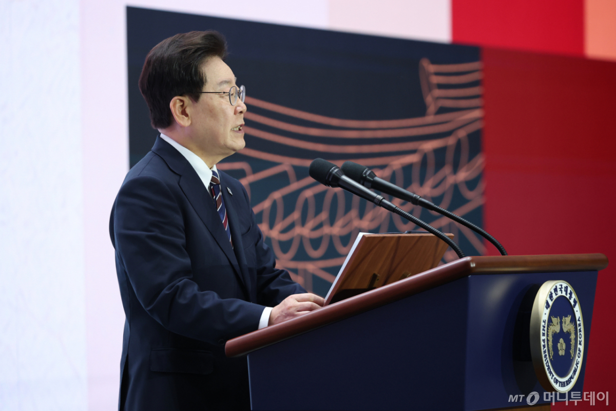 [인천=뉴시스] 조성봉 기자 = 이재명 대통령이 28일 인천 송도에서 열린 제20회 세계한인의 날 기념식에서 기념사를 하고 있다.(청와대통신사진기자단) 2026.09.28. suncho21@newsis.com /사진=