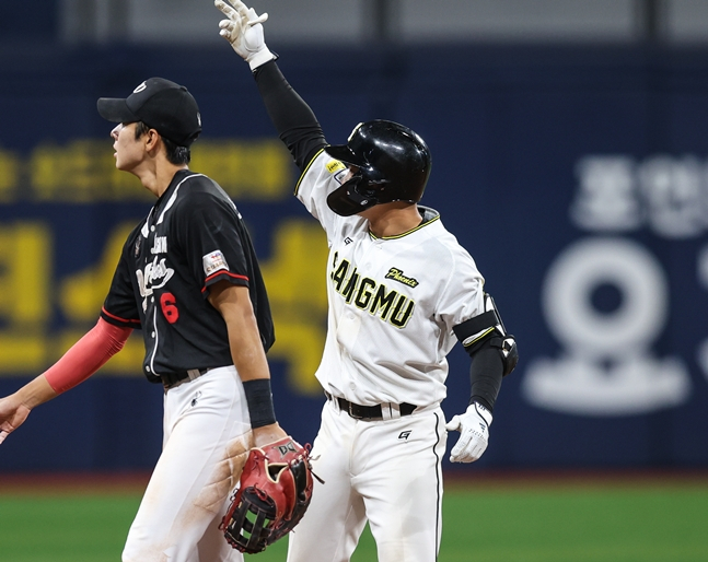 세리머니를 하고 있는 이태경. /사진=KBO