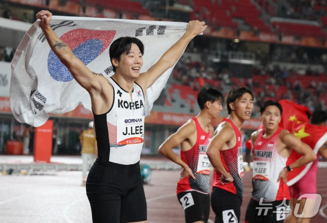 28일 나고야시 미즈호파크 주경기장에서 열린 2026 아이치·나고야아시안게임 남자 육상 400m 계주 결승에서 이재성이 동메달을 확정 짓고 기뻐하고 있다. /사진=뉴스1