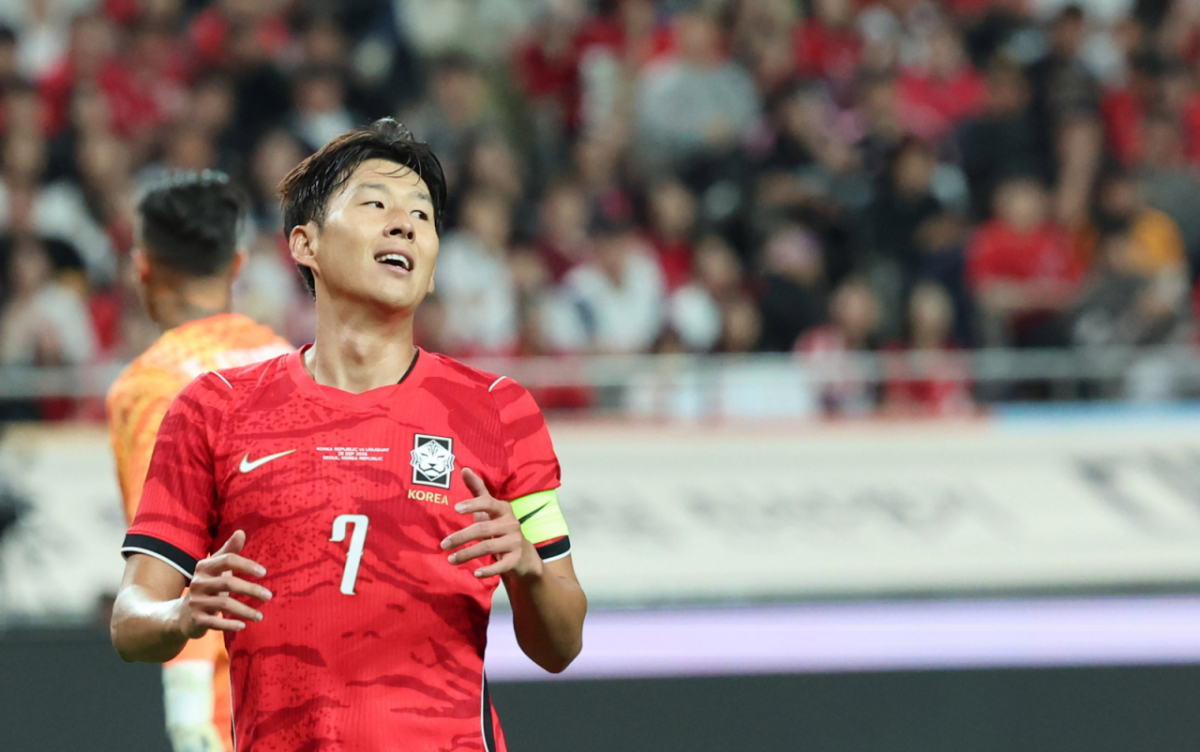 대한민국 축구 대표팀 주장 손흥민이 지난 28일 우루과이전에서 득점을 기록하며 한국 A매치 최다 득점 공동 1위에 올랐으나 정작 당사자는 "제 골이 아닌 것 같다"고 선을 그었다. 사진은 손흥민. /사진=뉴시스