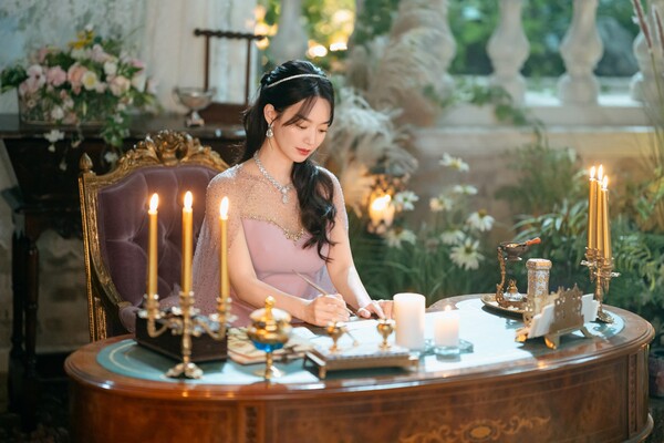 '재혼 황후' 신민아 / 사진=월트디즈니 컴퍼니 코리아
