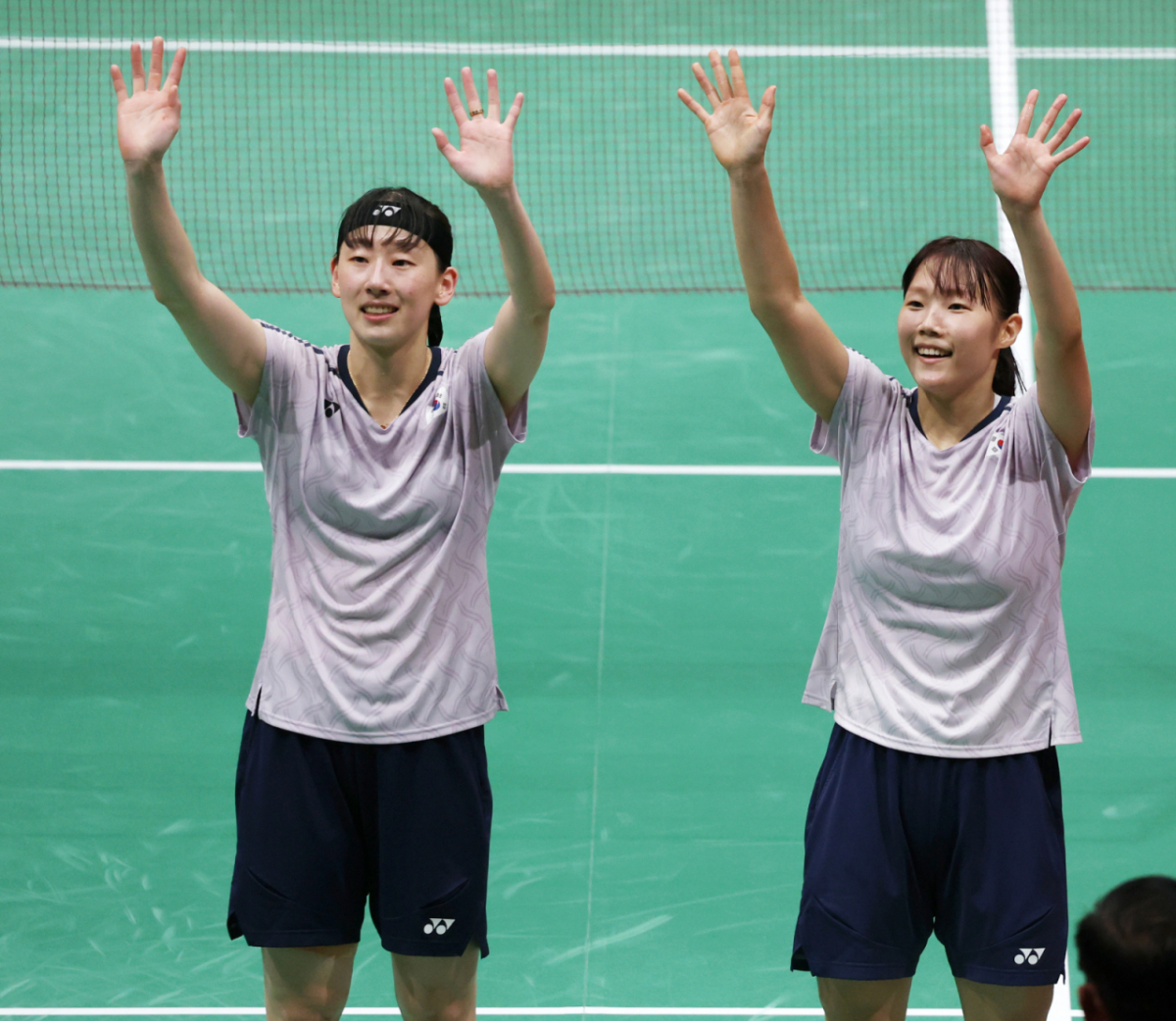 여자복식 백하나 이소희가 29 일 일본 이치노미야 시립체육관에서 열린 2026 아이치·나고야 아시안게임 배드민턴 여자복식 결승전에서 중국  탄닝, 류성수 조를 2-1로 누르고 금메달을 차지한 후 환호하고 있다.  2026.09.29.  여자복식 백하나 이소희가 29 일 일본 이치노미야 시립체육관에서 열린 2026 아이치·나고야 아시안게임 배드민턴 여자복식 결승전에서 중국  탄닝, 류성수 조를 2-1로 누르고 금메달을 차지한 후 환호하고 있다.  2026.09.29. /사진=강영조 cameratalks@