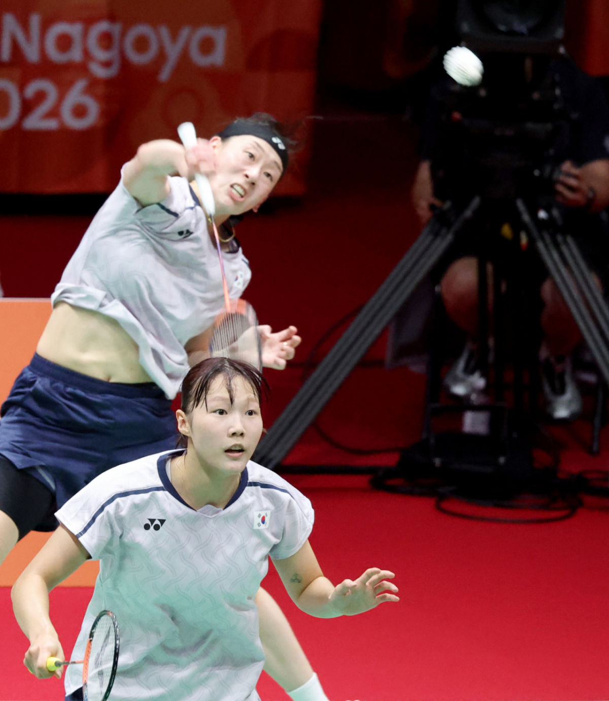 여자복식 백하나 이소희가 29 일 일본 이치노미야 시립체육관에서 열린 2026 아이치·나고야 아시안게임 배드민턴 여자복식 결승전에서 중국  탄닝, 류성수 조와 금메달을 겨루고 있다.  2026.09.29. /사진=강영조 cameratalks@
