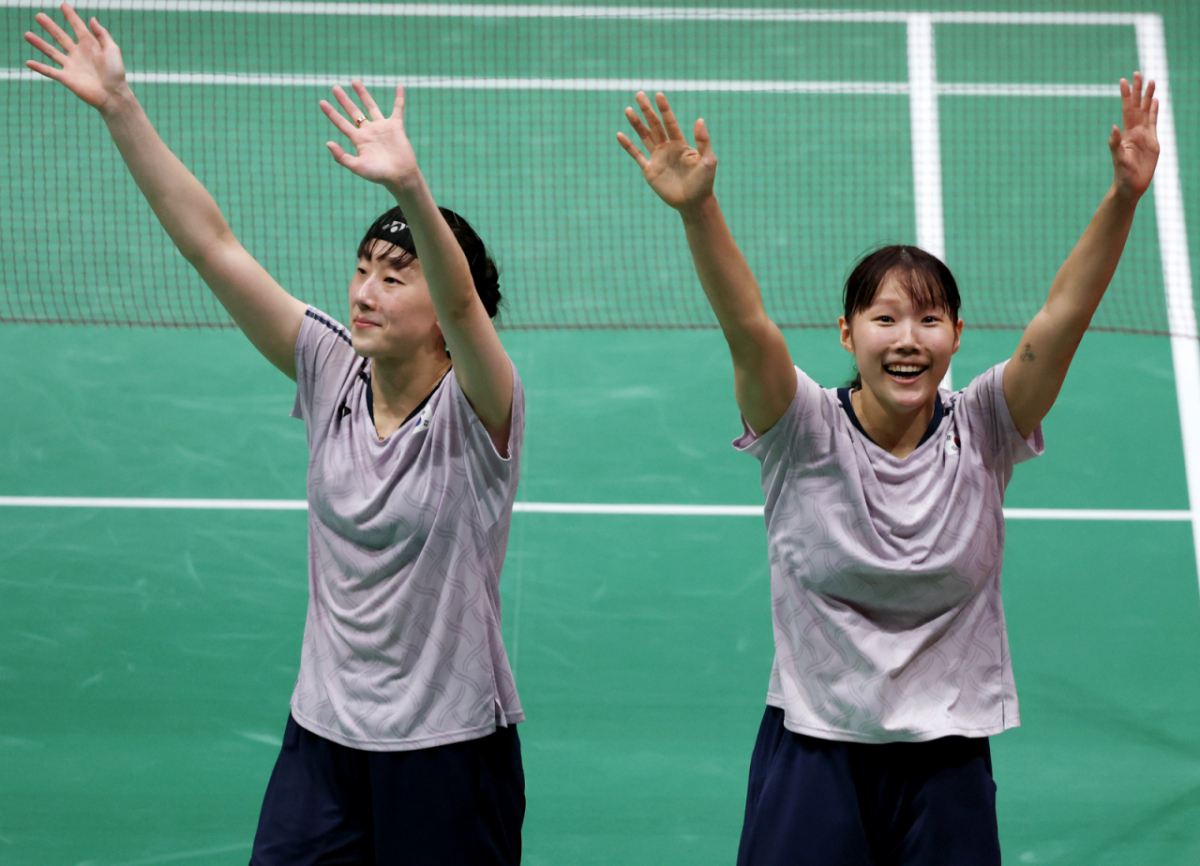 여자복식 백하나 이소희가 29 일 일본 이치노미야 시립체육관에서 열린 2026 아이치·나고야 아시안게임 배드민턴 여자복식 결승전에서 중국  탄닝, 류성수 조를 2-1로 누르고 금메달을 차지한 후 환호하고 있다.  2026.09.29.  여자복식 백하나 이소희가 29 일 일본 이치노미야 시립체육관에서 열린 2026 아이치·나고야 아시안게임 배드민턴 여자복식 결승전에서 중국  탄닝, 류성수 조를 2-1로 누르고 금메달을 차지한 후 환호하고 있다.  2026.09.29. /사진=강영조 cameratalks@