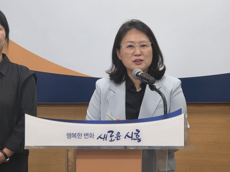 이덕희 시흥시청소년청년재단 대표이사가 29일 시흥시청 브리핑룸에서 '제11회 시흥시 청소년 동아리 축제' 계획을 발표하고 있다./사진=이민호기자