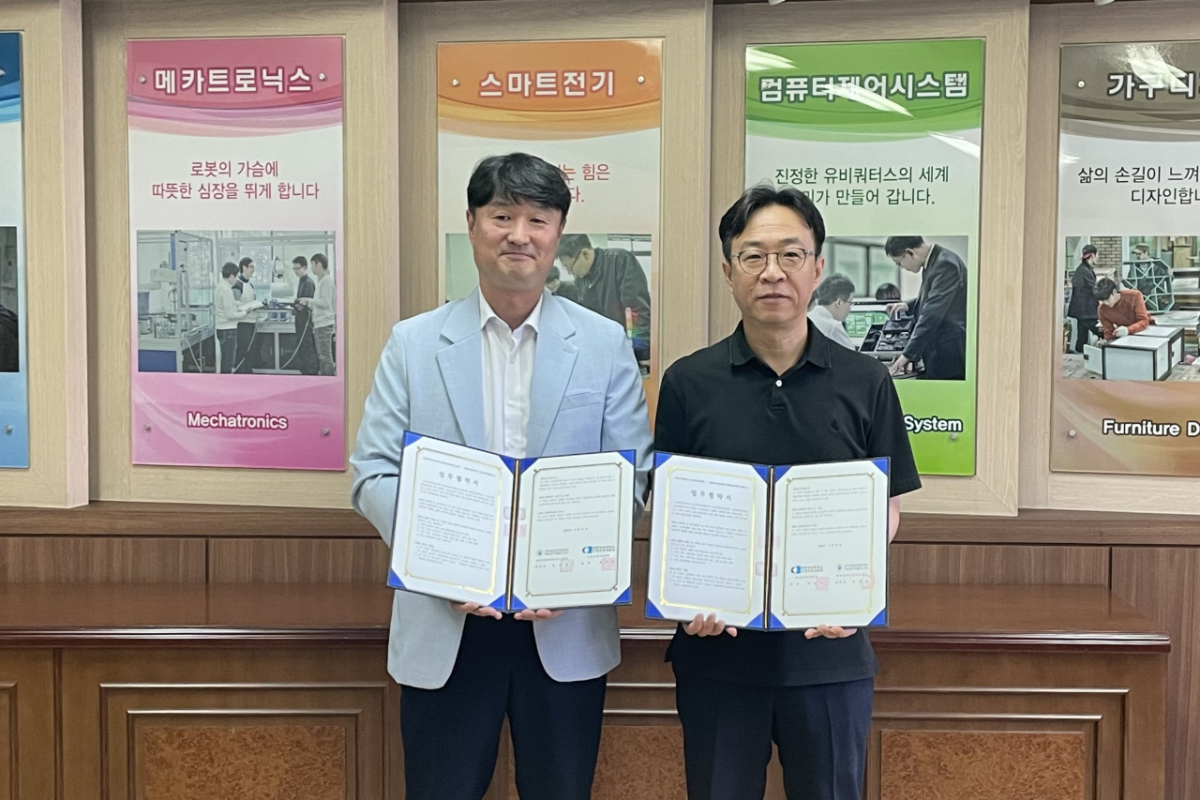인하공전 대학일자리플러스센터는 지난 21일 대한상공회의소 인천인력개발원과 지역 청년 진로·취업지원을 위한 업무협약을 체결했다. /사진제공=인하공전