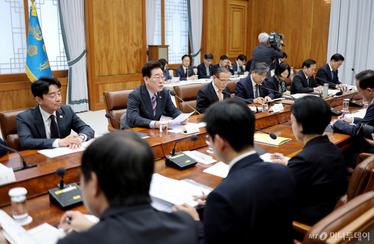 [서울=뉴시스] 김진아 기자= 이재명 대통령이 29일 청와대에서 열린 메가프로젝트 제3차 민관합동 점검회의에 발언하고 있다. (청와대통신사진기자단) 2026.09.29. bluesoda@newsis.com /사진=김진아