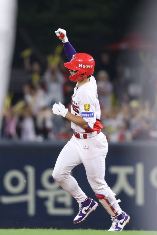 KIA 김도영이 29일 광주-기아챔피언스필드에서 열린 2026 신한 SOL KBO 리그 정규시즌 KT 위즈와 홈경기에서 시즌 41호포를 쳤다. /사진=KIA 타이거즈 제공