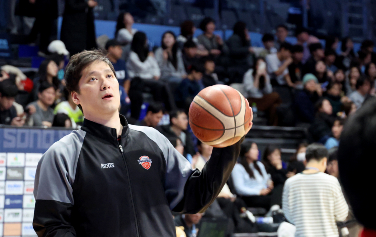 현역 은퇴를 선언한 울산모비스 함지훈이 지난 1월 27일 고양소노아레나에서 열린 2025-2026 LG전자 프로농구 고양소노와 울산모비스 경기를 앞두고 훈련에 열중하고 있다.  2026. 01.27. /사진=강영조 cameratalks@
